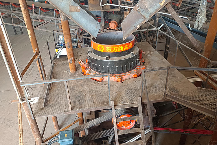 Guangdong Enping 1500 tph ceramic raw material crushing and sand making production line